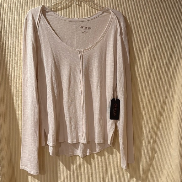 Shyanne Tops - SHYANNE Cream L/S top XL Women’s NWT
